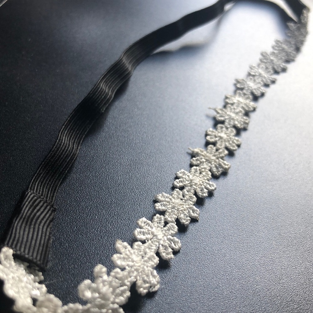 Forever 21 White Flower Head Band